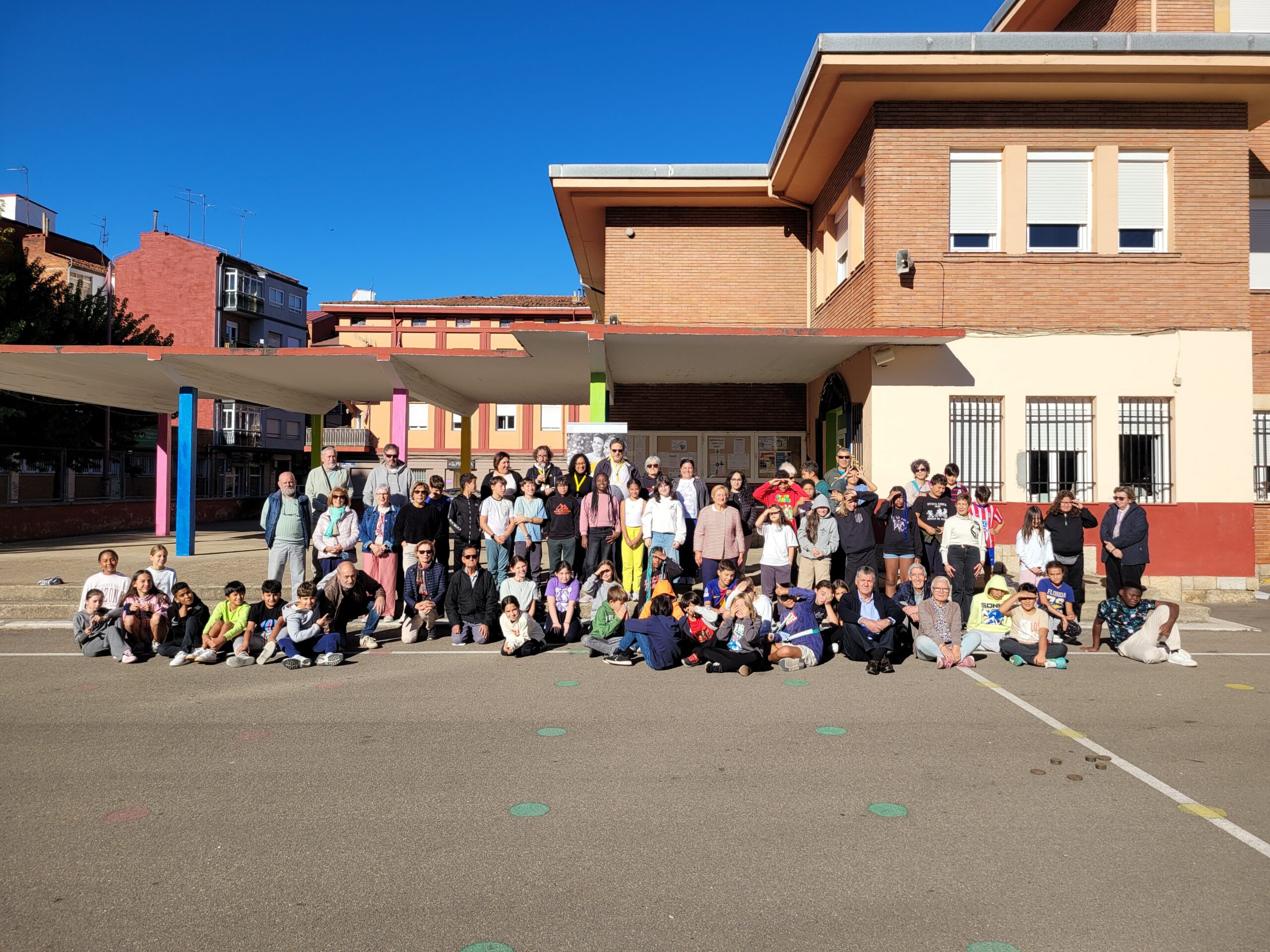 Activos y Felices Celebra el Día Mundial de las Personas Mayores con un Encuentro Intergeneracional de Deportes Leoneses