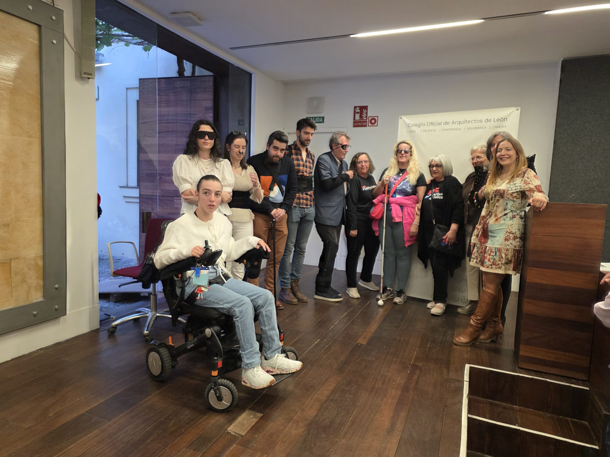 El equipo multidisciplinar de la asociación revoluciona la Semana de la Accesibilidad con su simulador de edad y tecnología humanizada